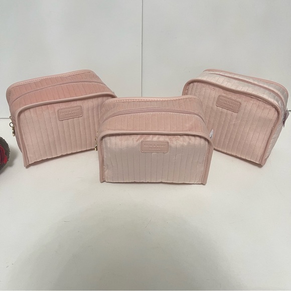 Bath & Body Works Pink Velvet Travel Toiletry Bag / Makeup Bag - Reemoly - Picture 11 of 11